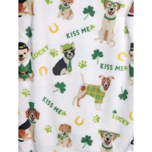 St Patrick s Day Velvet Plush Throw Blanket Dogs Shamrocks 50" X 70" NEW - Picture 5 of 6